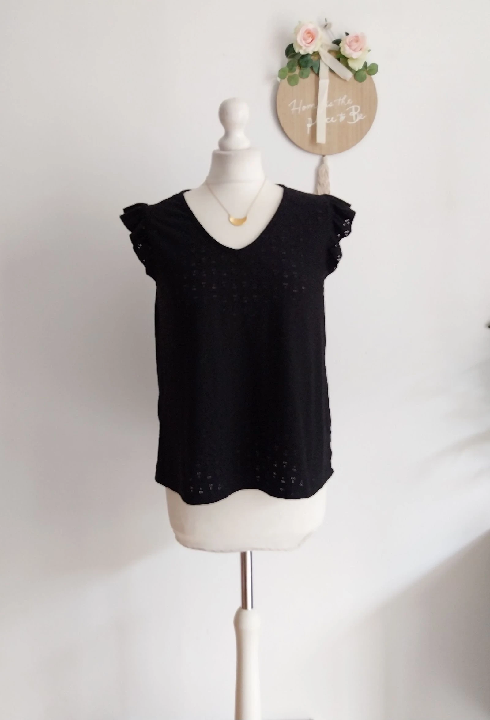 Top negro texturizado con flores agujereado Promod Talla 38 – photo 2